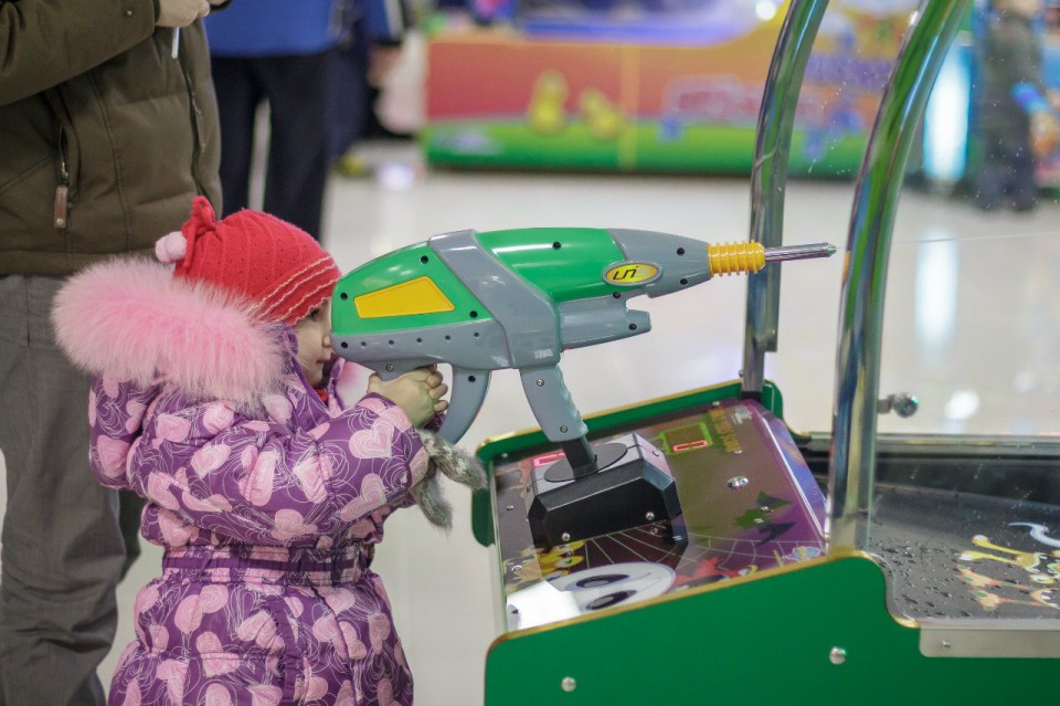 Детям нравятся игровые автоматы в ТЦ КИТ