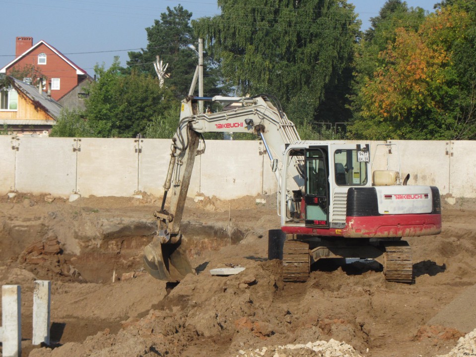 Начало строительства Август 2014 Писарева 29б земляные работы