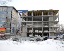 Незаконный бизнес-центр снесут за 6 млн рублей