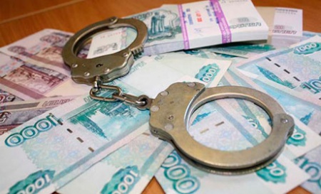 Чиновникам запретили принимать подарки дороже трех тысяч рублей