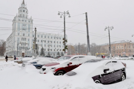 МЧС предупреждает о заторах на автодорогах Прикамья из-за снегопадов