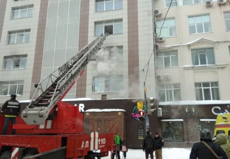 Прокуратура начала проверку после пожара в бизнес-центре в Перми