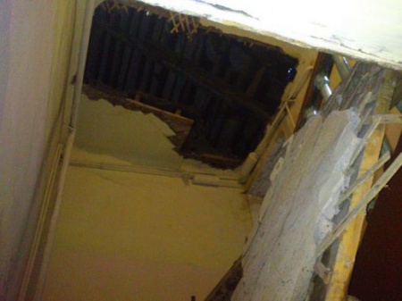 В Прикамье в жилом доме рухнул потолок
