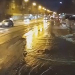 Прорвало трубы: улицу Ленина в Перми серьёзно затопило
